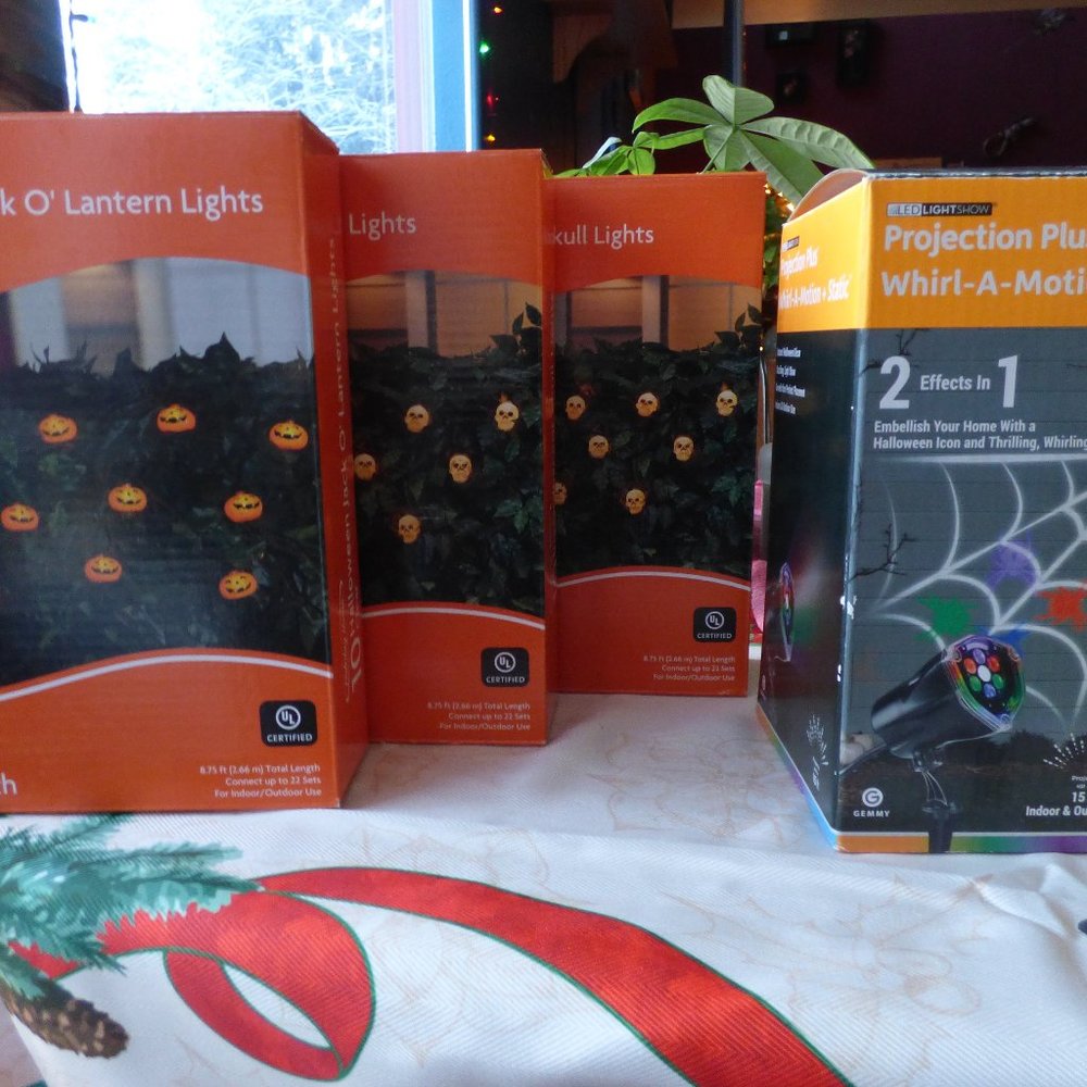 HALLOWEEN LIGHTING SET WHIRL A MOTION SPIDERWEB JACK O LANTERN AND SKULL LIGHTS